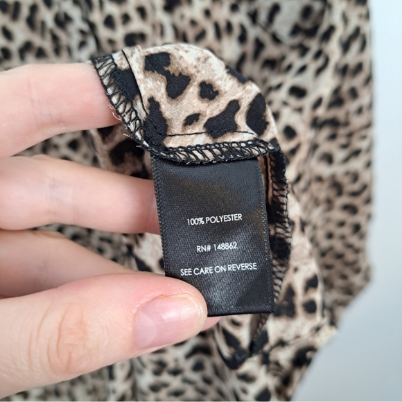 TORRID Bundle Of 2 Cheetah Print & Romantic Floral 3/4 Sleeve Blouses Size 2X - Picture 7 of 14